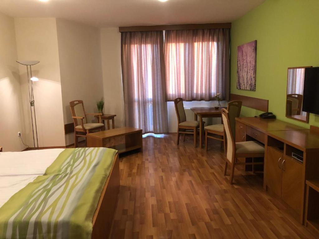 Rosemary Apartmanok, Rose, Lili, Mary1, Mary2 Hajdúszoboszló 外观 照片